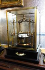 Flying Ball Clock wegens opheffing particulier museum, Ophalen