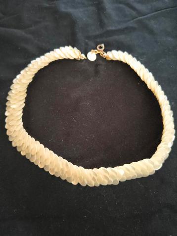 Parelmoer nacre ketting beschikbaar voor biedingen