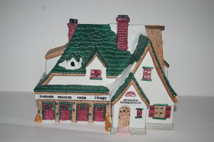 LEMAX Reindeer flying school    Geheel gaaf met verlichting., Diversen, Kerst, Zo goed als nieuw, Ophalen of Verzenden