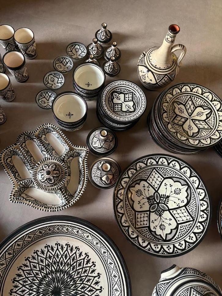 55 delig keramieken set, zwart wit!!! Zo goed als nieuw, Huis en Inrichting, Keuken | Servies, Zo goed als nieuw, Kop(pen) en/of Schotel(s)