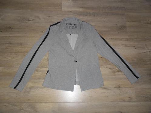 Follie di Garbo Grijs Jasje Met Zwarte Bies Maat L, Kleding | Dames, Jasjes, Kostuums en Pakken, Zo goed als nieuw, Jasje, Maat 42/44 (L)