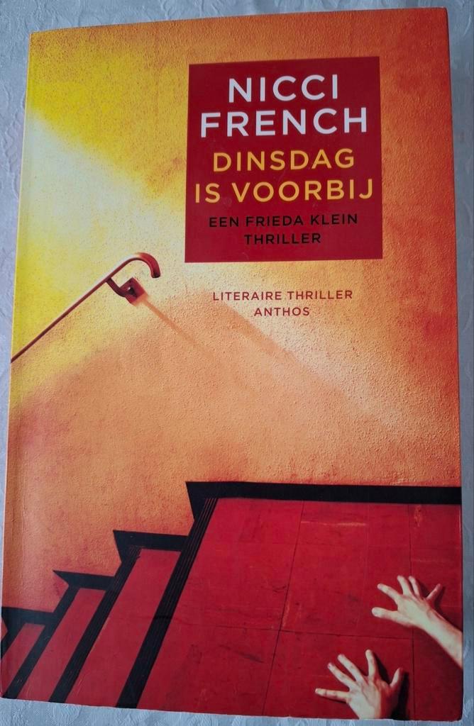 Nicci French - Dinsdag is voorbij. Frieda Klein serie., Boeken, Thrillers, Zo goed als nieuw, Ophalen of Verzenden