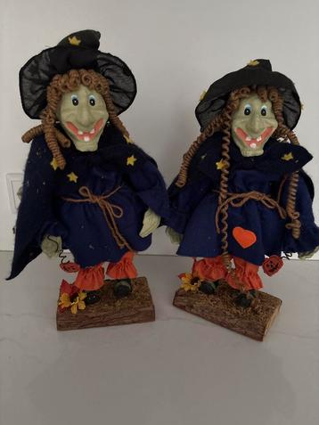 Twee Halloween Heksen Decoratie beschikbaar voor biedingen