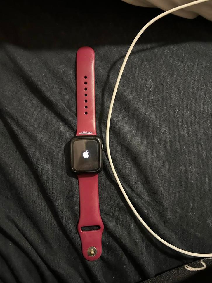 Apple Watch SE 2 (2e gen) - 82% batterij, Telecommunicatie, Mobiele telefoons | Apple iPhone, Gebruikt, 8 GB, Zonder abonnement