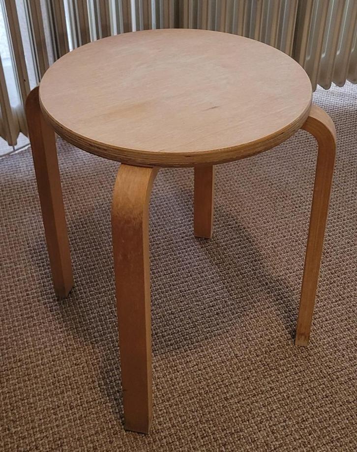 Vintage Frosta kruk (Ikea), Huis en Inrichting, Krukjes, Zo goed als nieuw, Hout, Ophalen