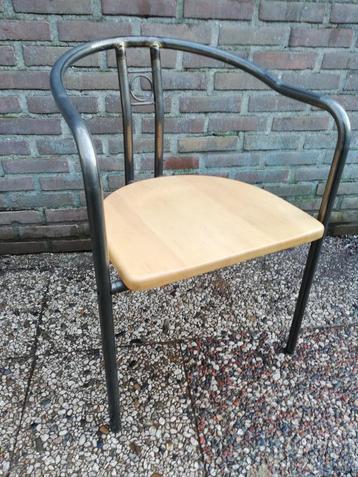 Stoel. Design stoel. Vintage. 2 identieke stoelen. beschikbaar voor biedingen