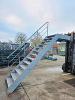 Stalen trap met bordes gegalv hoog 2.63mtr nob189, Doe-het-zelf en Verbouw, Ladders en Trappen, Ophalen of Verzenden, Zo goed als nieuw