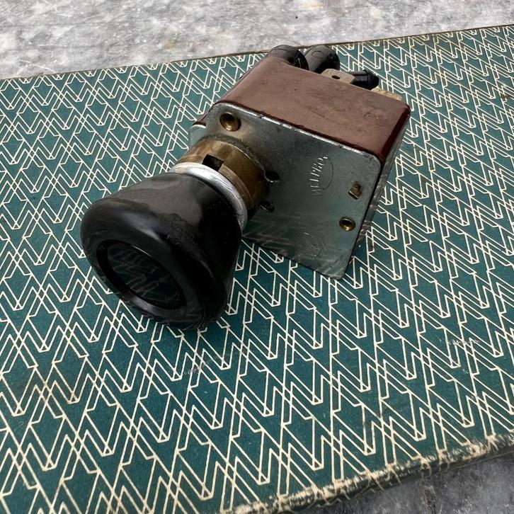 VW Kever 1967 Alleen ruitenwisser-sproeierschakelaar Helphos, Auto diversen, Auto-accessoires, Gebruikt, Ophalen of Verzenden