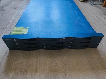 ARENA SCSI diskshelve 8 drives beschikbaar voor biedingen
