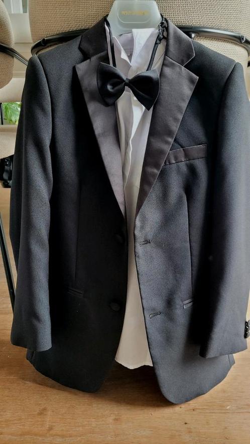 Zwart pak jongen inclusief blouse en vlinderdas maat 152, Kinderen en Baby's, Kinderkleding | Maat 152, Zo goed als nieuw, Jongen