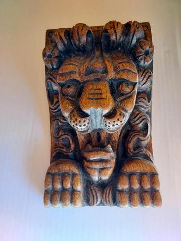 houtsnijwerk lang 21 cm breed 13 cm hoog 9 cm beschikbaar voor biedingen