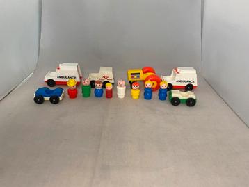 Vintage Fisher Price poppetjes voertuigen jaren 70 figuren beschikbaar voor biedingen