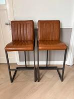 2 luxe industriële barstoelen – bruin leer en zwart staal, Huis en Inrichting, Barkrukken, Ophalen, Met voetsteun, Leer, Zo goed als nieuw