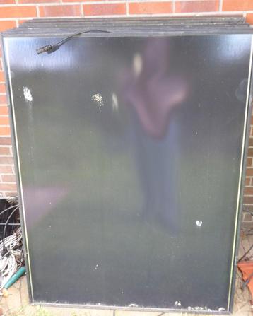 Set van 42 zonnepanelen en omvormer beschikbaar voor biedingen