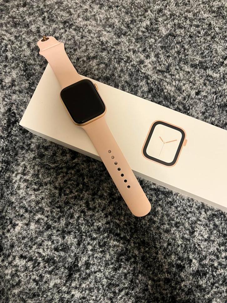 Apple Watch Series 4 – 44mm – Gold Aluminium – Pink Sand, Sieraden, Tassen en Uiterlijk, Smartwatches, Gebruikt, iOS, Roze, Ophalen of Verzenden