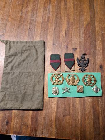 Militaria Collectie Emblemen en Badges beschikbaar voor biedingen