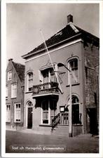 Stad a/h Haringvliet - Gemeentehuis jaren 60, Verzamelen, Ansichtkaarten | Nederland, Verzenden, 1960 tot 1980, Gelopen, Zuid-Holland