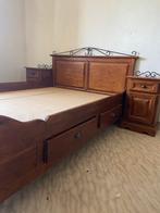 Degelijk vintage 2 persoons bed met nachtkastjes, Ophalen, Zo goed als nieuw, Tweepersoons