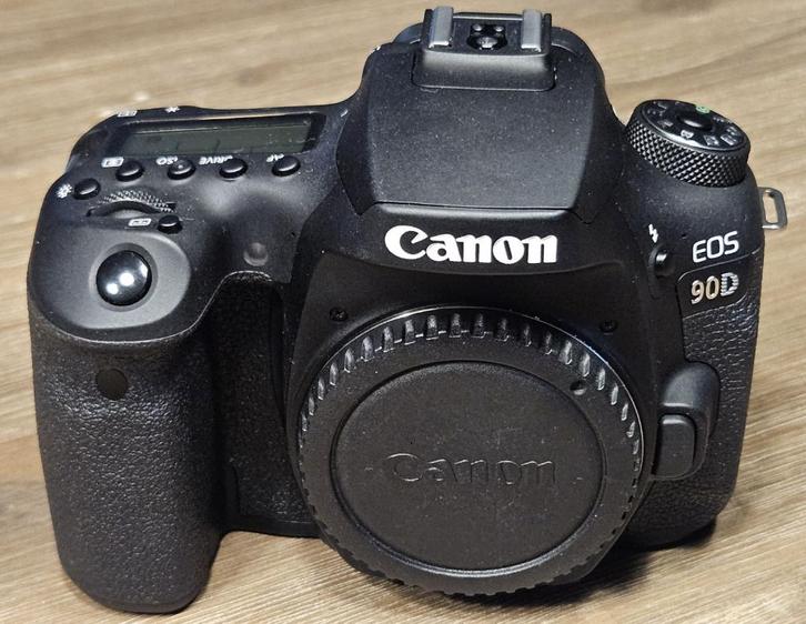 Canon EOS 90D in zeer goede staat met minder dan 8000 clicks, Audio, Tv en Foto, Fotocamera's Digitaal, Zo goed als nieuw, Spiegelreflex