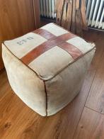 Poef in postzak motief, Huis en Inrichting, Ophalen, Minder dan 50 cm, Vierkant, Zo goed als nieuw