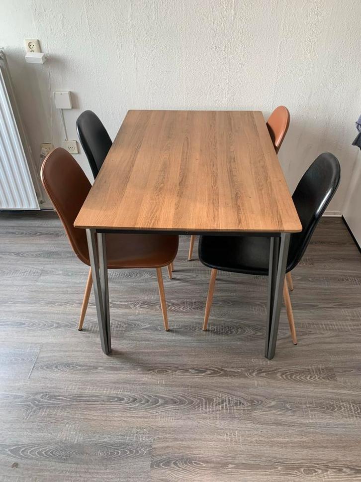 Nette eettafel (stoelen optioneel), Huis en Inrichting, Stoelen, Gebruikt, Hout, Ophalen of Verzenden