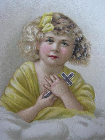 Antieke Kaart met Relief - Meisje in Geel Gewaad met Kruis beschikbaar voor biedingen