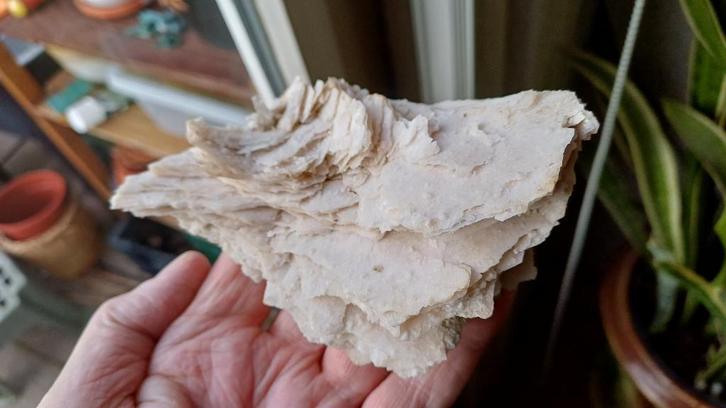 D52-07 Bariet (gelaagd) Madan Bulgarije #collectie #verzamel, Verzamelen, Mineralen en Fossielen, Mineraal, Ophalen of Verzenden