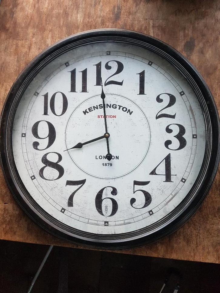 kensington station klok 62,5cm, Huis en Inrichting, Woonaccessoires | Klokken, Zo goed als nieuw, Wandklok, Analoog, Ophalen