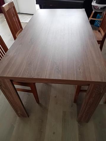 Houten Eettafel beschikbaar voor biedingen