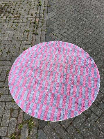 Rond roze met lila geblokt vloerkleed Kwantum beschikbaar voor biedingen