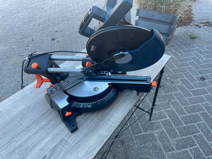 Ferm Radiaal Afkortzaag MSM1036 - Nieuw!, Doe-het-zelf en Verbouw, Gereedschap | Zaagmachines, Nieuw, Afkortzaag, 1200 watt of meer