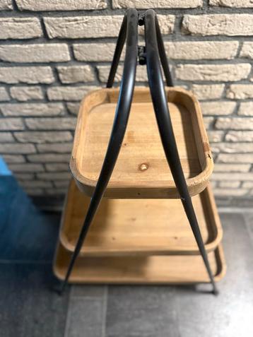 Mooie Mangohouten Etagère beschikbaar voor biedingen