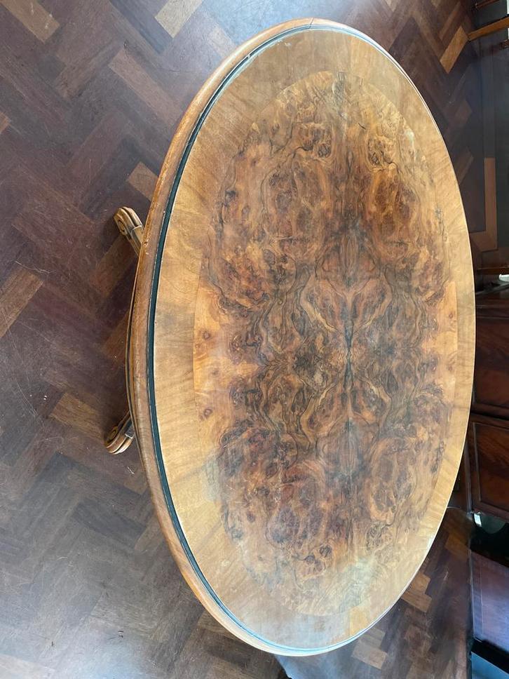 Antieke wortelnoten ovale tafel - 118x82 cm, Antiek en Kunst, Antiek | Meubels | Tafels, Ophalen of Verzenden