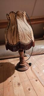 Vintage Tafellamp met Houten Voet en Varkensblaas LampenKap, Gebruikt, Vintage, Ophalen of Verzenden, Stof