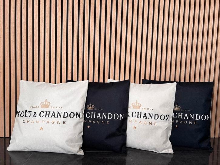 XL kussens van MOËT & CHANDON 50 x 50 cm  dubbelzijdig ‼️, Huis en Inrichting, Woonaccessoires | Kussens, Nieuw, Zwart, Vierkant