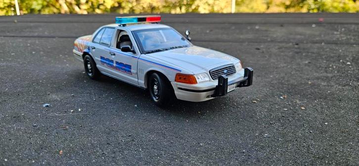 1:18 Ford Crown Victoria Ferndale Police Motormax zie info, Hobby en Vrije tijd, Modelauto's | 1:18, Zo goed als nieuw, Auto, Motormax