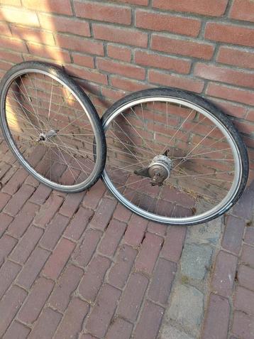 Aluminium fietswielen 28" met 7 versnellingen Shimano naaf beschikbaar voor biedingen