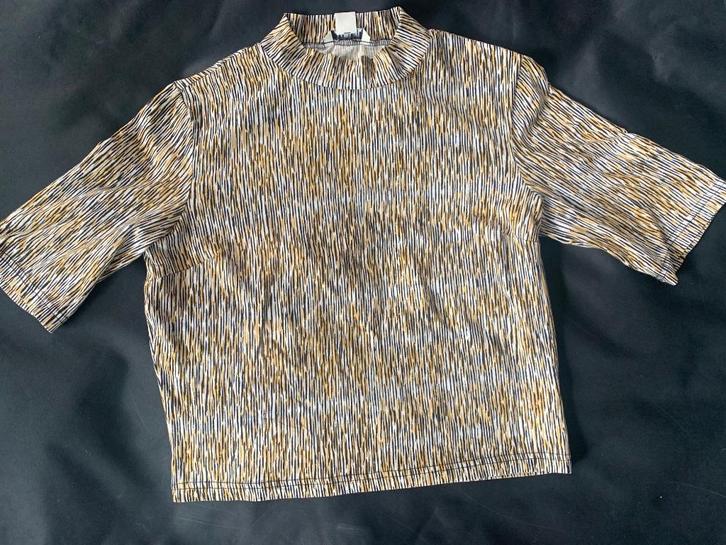 Opruiming ....... MONKI top met turtle nek in maat M, Kleding | Dames, Tops, Zo goed als nieuw, Maat 38/40 (M), Korte mouw, Verzenden