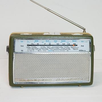 Vintage Nordmende Stradella transistor radio.  beschikbaar voor biedingen