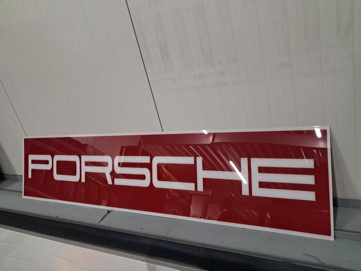 Reclame bord Porsche Letters 178cm bij 38cm plexiglas., Verzamelen, Merken en Reclamevoorwerpen, Gebruikt, Reclamebord, Ophalen