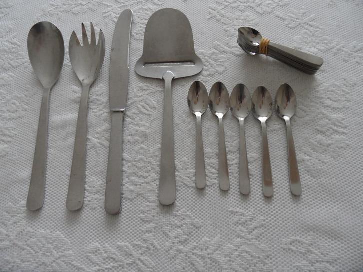 gero zilmeta 318 nog enkele bestekdelen, Antiek en Kunst, Antiek | Bestek, Ophalen of Verzenden