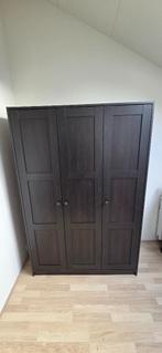 Rakkestad 3 deuren kast met 4 extra planken, Huis en Inrichting, Kasten | Kledingkasten, Ophalen, Met deur(en), 100 tot 150 cm