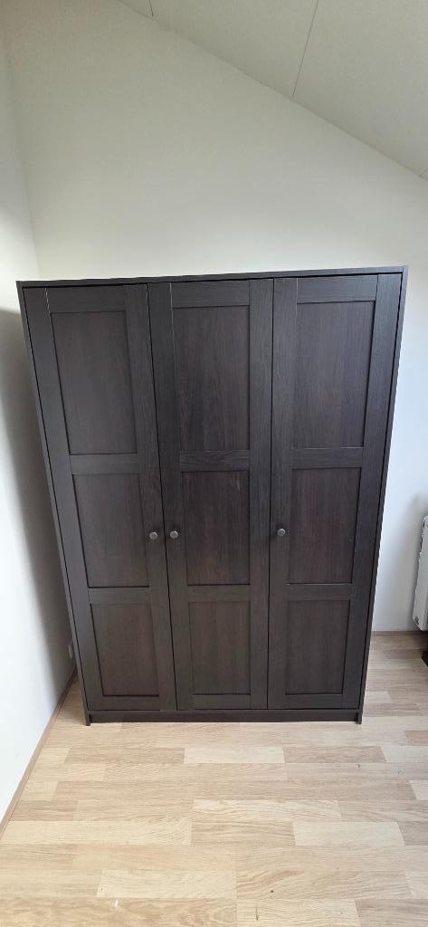 Rakkestad 3 deuren kast met 4 extra planken, Huis en Inrichting, Kasten | Kledingkasten, Zo goed als nieuw, 150 tot 200 cm, 100 tot 150 cm