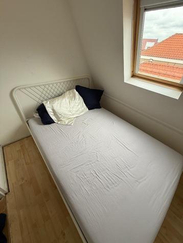 Bed beschikbaar voor biedingen