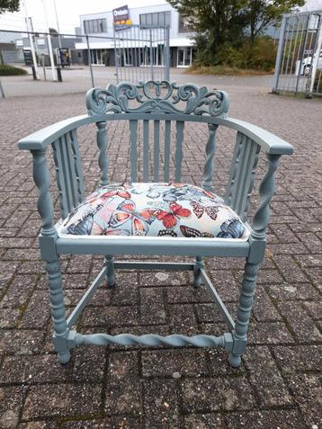 Mooie brocante fauteuil geheel opnieuw gestoffeerd  beschikbaar voor biedingen