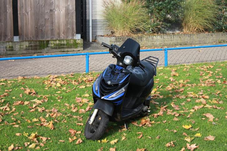 Zip 4t 2V 50cc, Fietsen en Brommers, Scooters | Piaggio, Zo goed als nieuw, Zip, Benzine, Ophalen