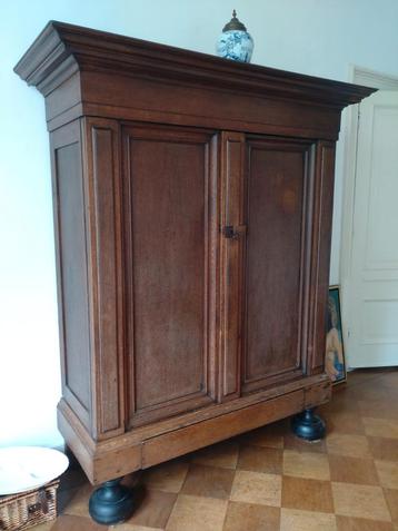 Massieve Drentse Kast met Lade beschikbaar voor biedingen