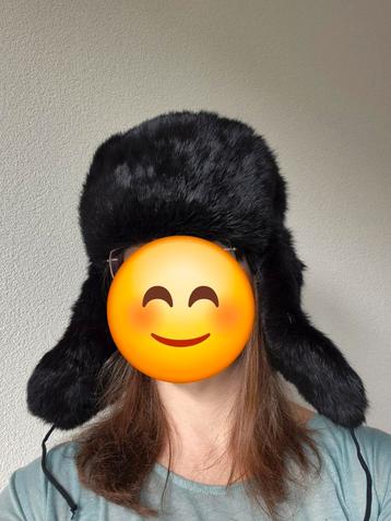Heerlijk warme bont muts zwart met oorwarmers / oorflappen  beschikbaar voor biedingen