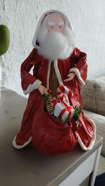 Papieren Kerstman beschikbaar voor biedingen