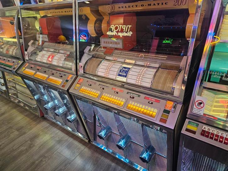 Seeburg KD200, Verzamelen, Automaten | Jukeboxen, Zo goed als nieuw, Seeburg, 1950 tot 1960, Met singles, Ophalen